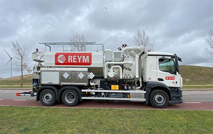 Vacuum truck KOKS EcoVac delivered to REYM Veendam